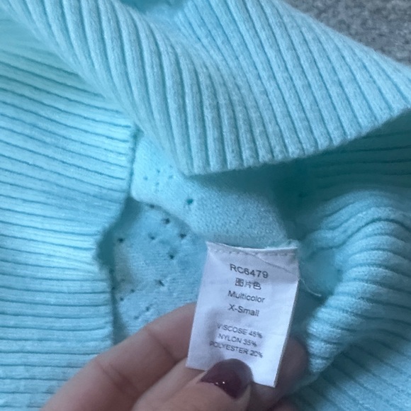 Light Blue V-Neck Knit Sweater - Picture 5 of 6